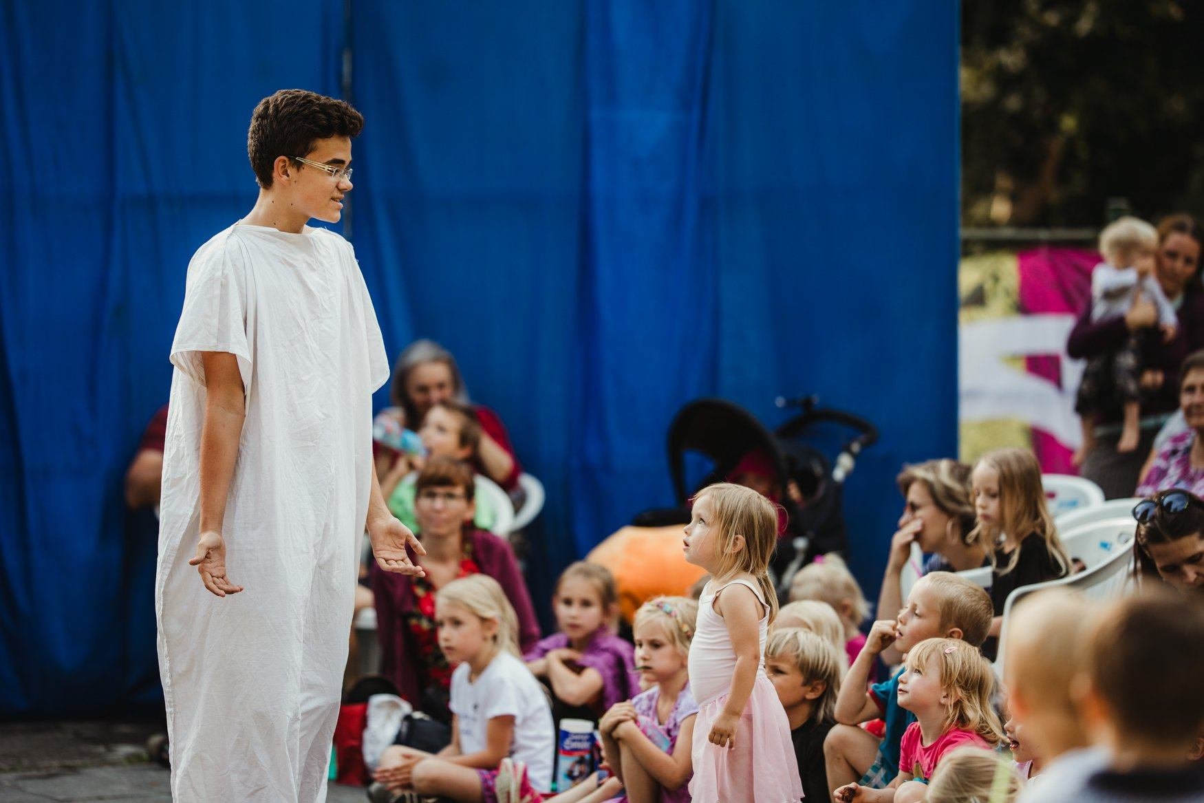 Proběhl 2. ročník open-air divadelního festivalu