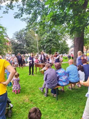 Letní slavnost s Restaurant Day a dílnou výroby lampiónů neměla chybu!